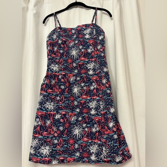 Lilly Pulitzer Sparks Fly dress. Fully lined. Zipper back. Adjustable upper tie - Picture 2 of 4